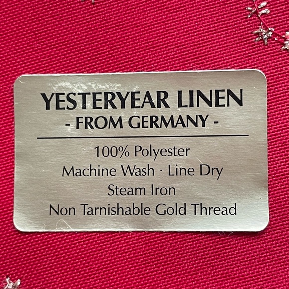 Two snowflake shaped German Christmas linens, doily, coasters - Picture 5 of 9